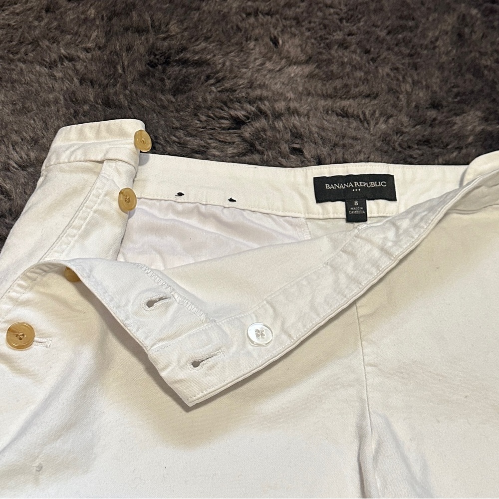 Banana Republic size 8 side button shorts - Picture 3 of 4
